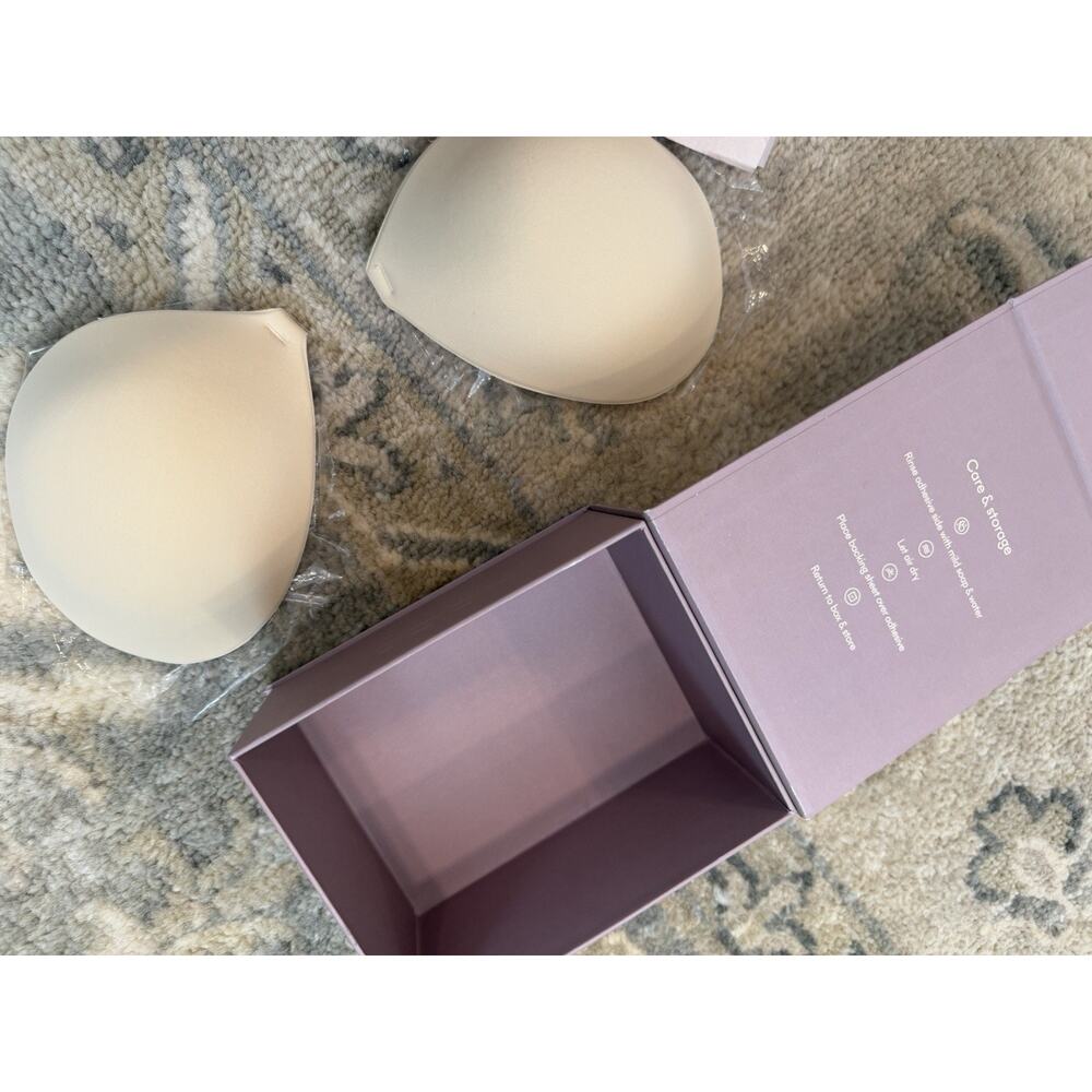 NOOD LIGHT & AIRY ADHESIVE BRA Seamless Luxe Adhesive Bra Nude D Cup NIB $50 - Picture 5 of 9